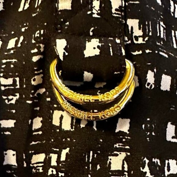 MICHAEL Kors Black and White Smocked Waist Roll Tab Blouse with gold Size Small - Picture 7 of 8